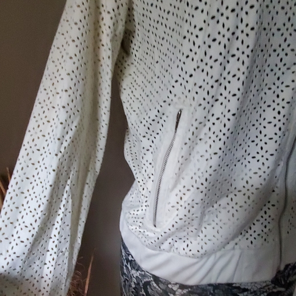 Thread & Supply thin eyelet jacket, size M - Picture 3 of 6